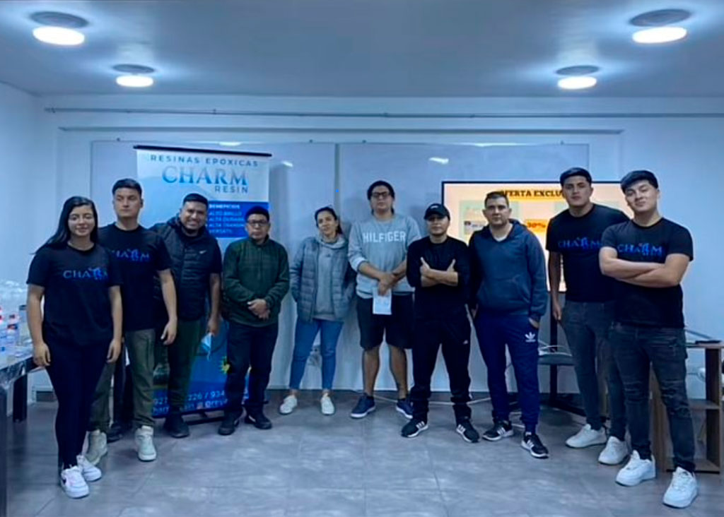 Img 1 - Aplicación y recubrimiento de alto desempeño Charm Resin